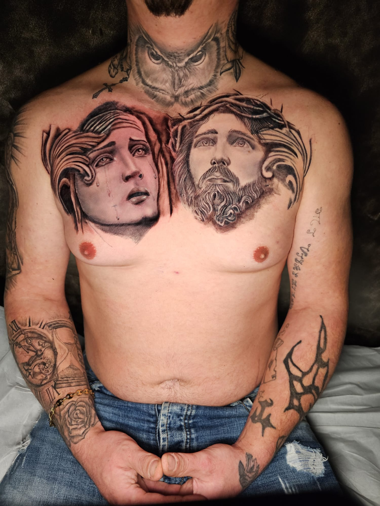 Tatouage torse Jésus et Marie - Monter Tattoo Reims
